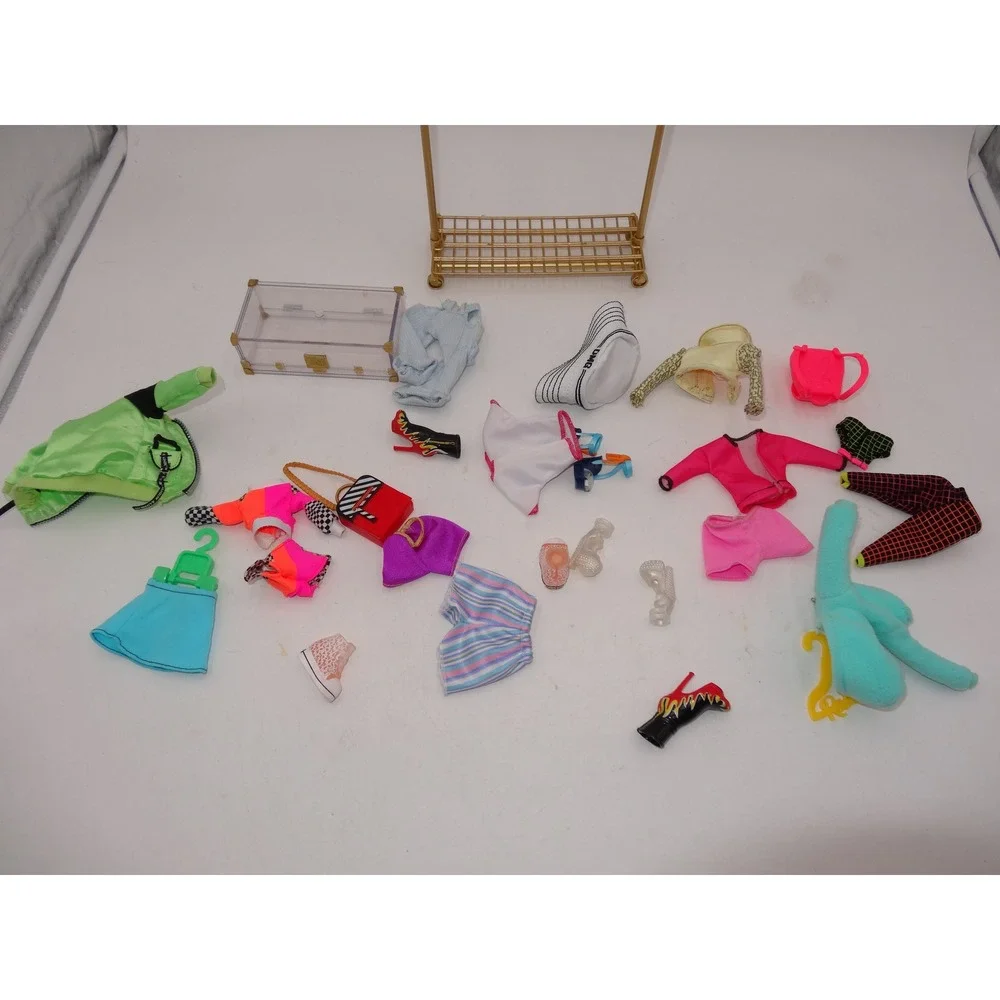 Rainbow High Dolls Violet Willow Jade‎ Closet Hanger Clothes Shoes Accessories